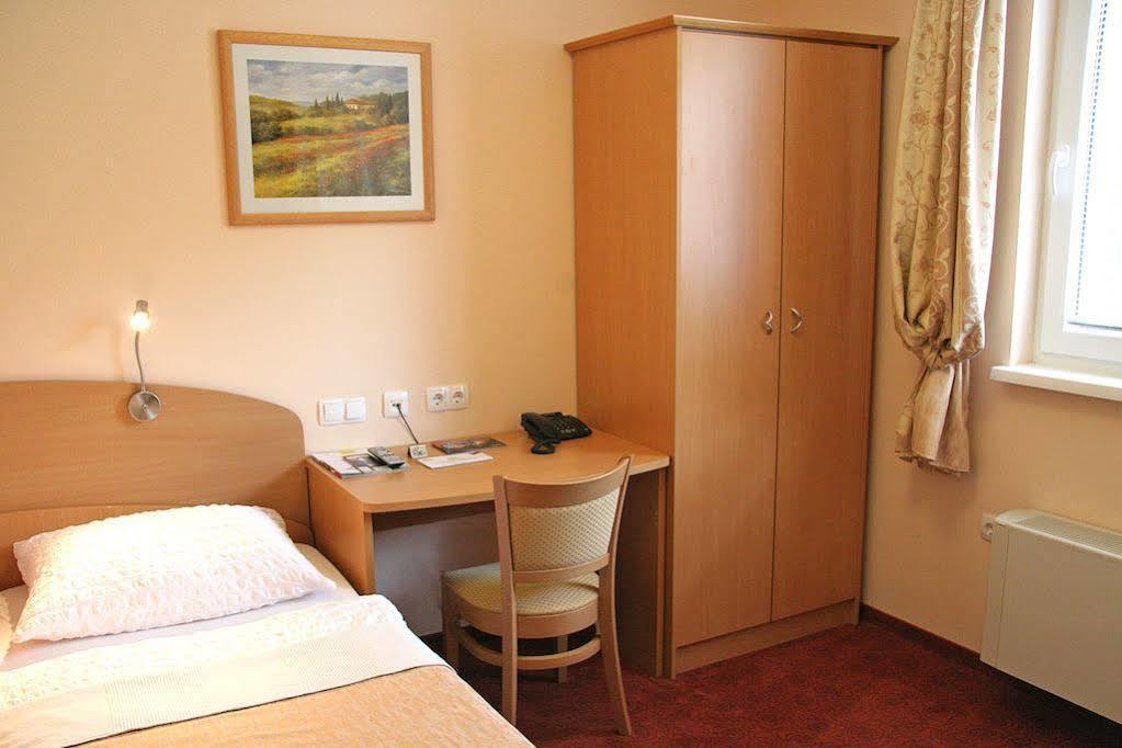 Guest House Pri Gondoli Maribor Exterior photo